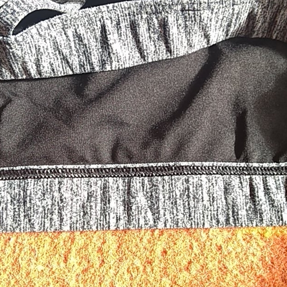 Nwot! Victoria Secret Sports bra - Picture 6 of 8